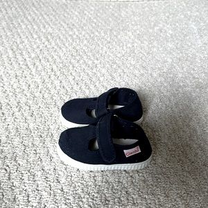 New Cienta Baby Shoes. Size 4 (size 19)